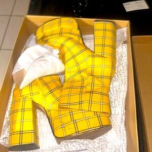 SOLD.COBRA yellow plaid steve madden platform heels pristine condition
